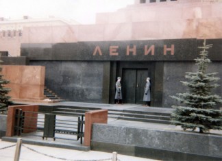 Большинство россиян за захоронение тела Ленина Мавзолей