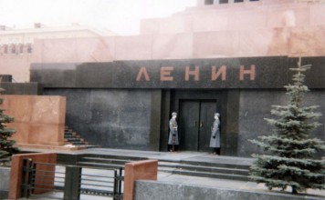 Большинство россиян за захоронение тела Ленина Мавзолей