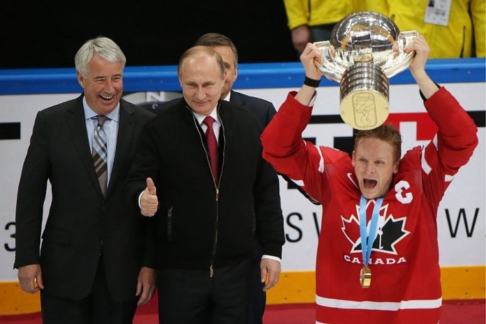 Владимир Путин вручил кубок канадской сборной