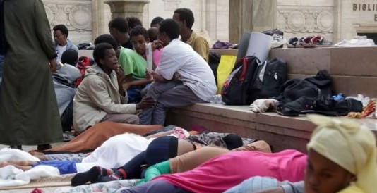 Италия обошла Грецию по числу прибывающих беженцев мигранты в Италии