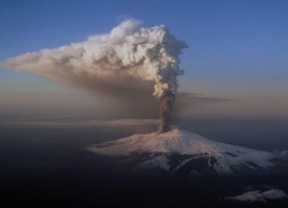 На Сицилии проснулся вулкан Этна на Сицилии проснулся вулкан Этна