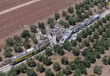 На юге Италии столкнулись два поезда, есть жертвы На юге Италии столкнулись два поезда