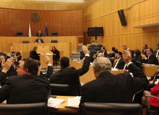 Парламент Кипра принял резолюцию о снятии антироссийских санкций Парламент Кипра принял резолюцию о снятии антироссийских санкций