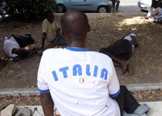 Италия нашла способ снижения потока мигрантов в Евросоюз migranti-italia