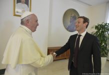 Цукерберг пожертвовал $500 тысяч пострадавшим от землетрясения в Италии Во время визита в Рим Цукерберг встретился с Папой Римским