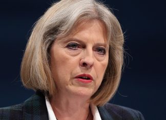 Британский премьер Тереза Мэй намерена отстаивать санкции против России