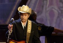 Нобелевскую премию по литературе присудили Бобу Дилану Боб Дилан