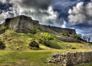 Все дороги ведут в Рим: уникальные находки в Англии и Японии замок в японии