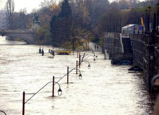 Непогода в Италии стала причиной сильных наводнений maletempo-torino