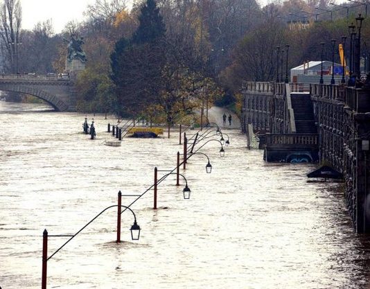 Непогода в Италии стала причиной сильных наводнений maletempo-torino
