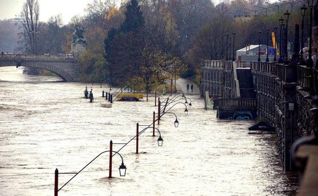Непогода в Италии стала причиной сильных наводнений maletempo-torino