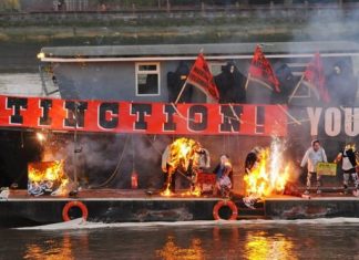 Сын Вивьен Вествуд сжег коллекцию вещей Sex Pistols на 6 миллионов долларов sex-pistols