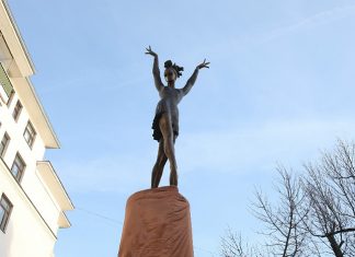 В Москве открыли памятник великой балерине Майе Плисецкой Майя Плисецкая