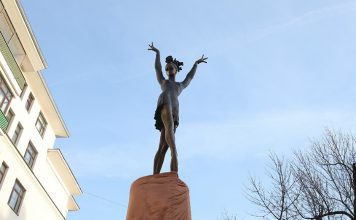 В Москве открыли памятник великой балерине Майе Плисецкой Майя Плисецкая