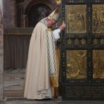 Папа Франциск закрыл в Ватикане Юбилейный год милосердия папа римский закрыл святые врата в ватикане