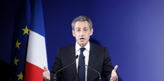 Саркози проиграл праймериз и уходит из политики Саркози