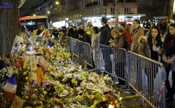 Во Франции вспоминают жертв терактов в Париже годовщина террактов