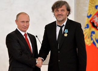 В Кремле вручили награды за любовь к русской культуре путин и кустурица