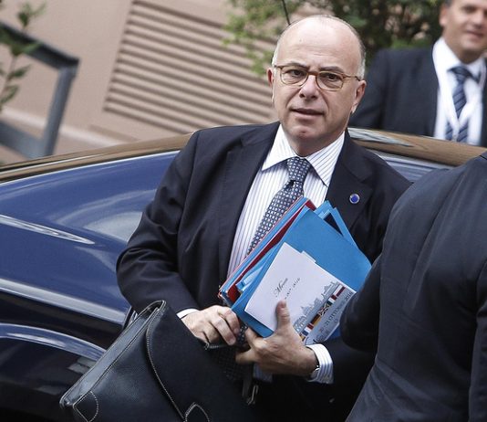 Новым премьер-министром Франции стал Бернар Казнёв Бернар Казнёв