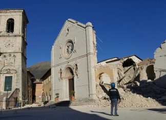 Италия: в Норче укрепили фасад разрушенной землетрясением базилики basilica-san-benedetto-norcia-terremoto