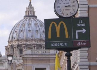 Открытый в Ватикане McDonald’s принял решение кормить бездомных McDonald’s