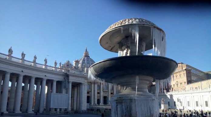 Семь человек стали жертвами похолодания в Италии фонтан