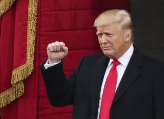 Дональд Трамп вступил в должность 45-го президента США Дональд Трамп