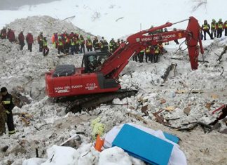 В Италии завершена спасательная операция после схода лавины: 29 погибших спасательные работы