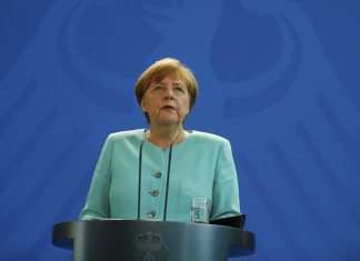 Меркель: отношения с Россией не удалось наладить после холодной войны меркель