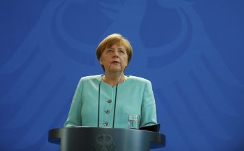 Меркель заявила, что ЕС больше не может полагаться на других меркель