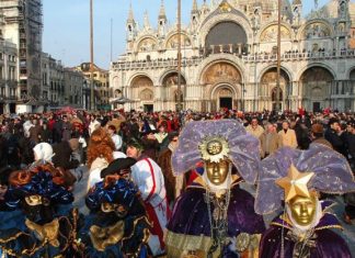 В Венеции стартовал традиционный карнавал карнавал