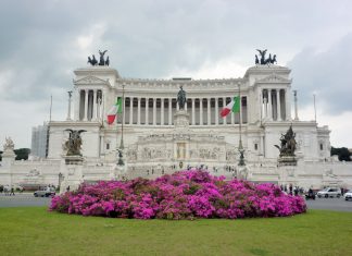 Италия начала продавать право на проживание рим