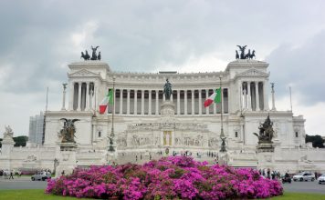 Италия начала продавать право на проживание рим