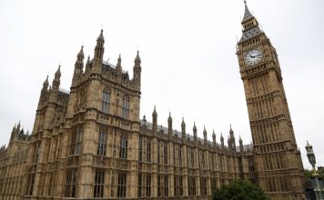 Парламент Великобритании одобрил проведение досрочных выборов парламент
