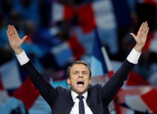 Макрон официально вступил в должность президента Франции