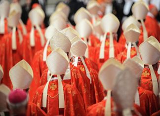 Ватикан снова в центре сексуального скандала