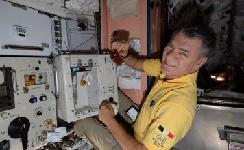Итальянский астронавт отметил Международный день кофе чашечкой эспрессо на борту МКС