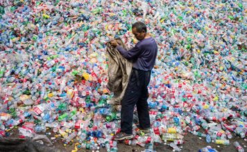 Китай запретил импорт пластикового мусора, Европа паникует