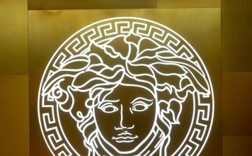 Модный дом Versace отказался использовать натуральный мех