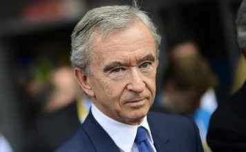 Президент Louis Vuitton Moet Hennessy стал самым богатым человеком Европы