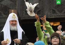 У православных Страстная суббота совпала с одним из главных праздников в году – Благовещением Пресвятой Богородицы