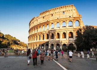 Большинство россиян мечтают посетить Италию и Мальдивы