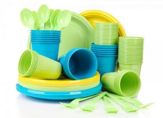 В Евросоюзе полностью отказались от пластиковой посуды