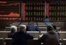 Китайские рынки рухнули после заявления Трампа о повышении пошлин