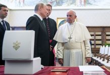 Путин рассказал о любви папы римского к Толстому и Достоевскому