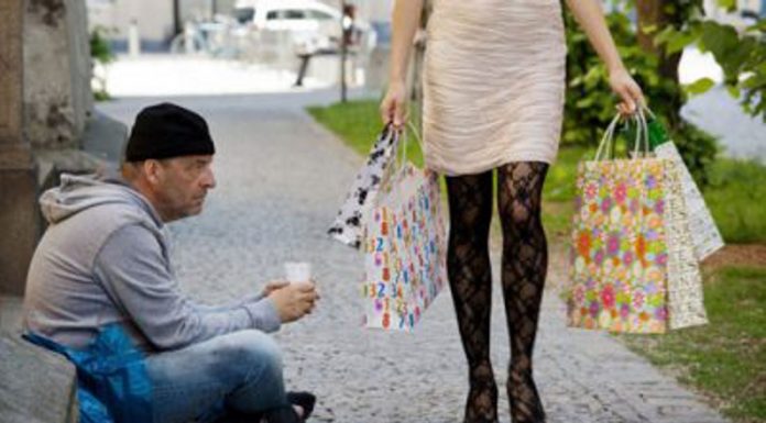 В Евростате назвали страны ЕС с наибольшим количеством бедняков