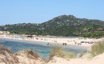 Туристы за год увезли с пляжей Сардинии десятки тонн песка на сувениры