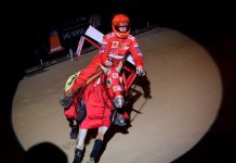 Шлем и лошадь с антикрылом. Дочь Шумахера посвятила свое выступление отцу