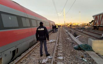 В Италии в результате железнодорожной аварии погибли 2 человека