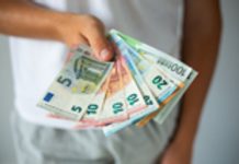 Минимальная зарплата в ЕС выросла в 2024 году на 6,2%